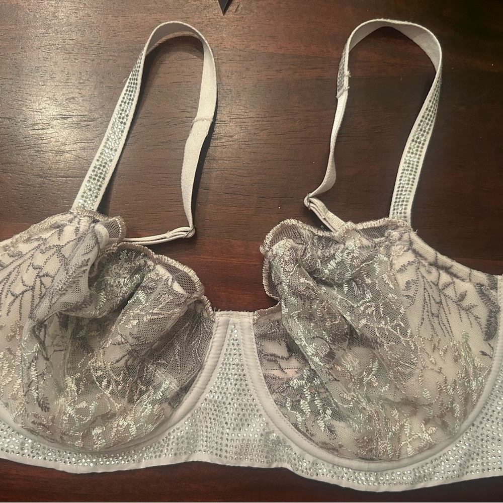 Victoria's Secret Silver and White Lace Bra